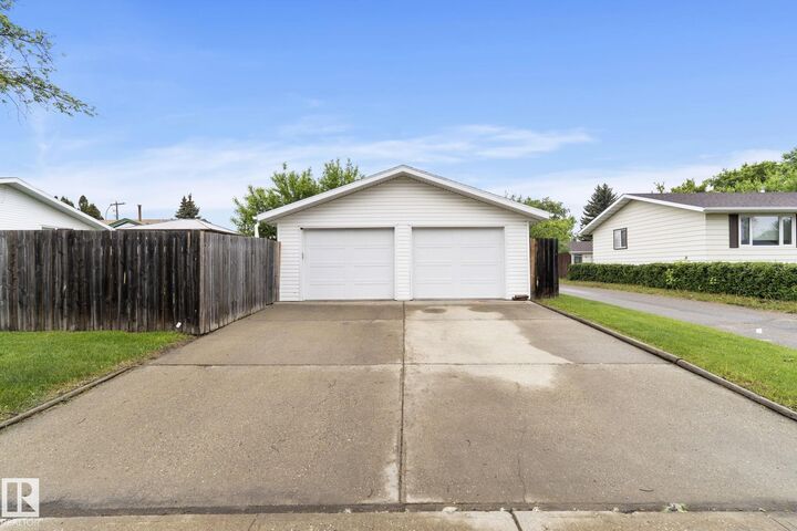 Property Photo:  4702 50 Avenue  AB T4X 1H5 