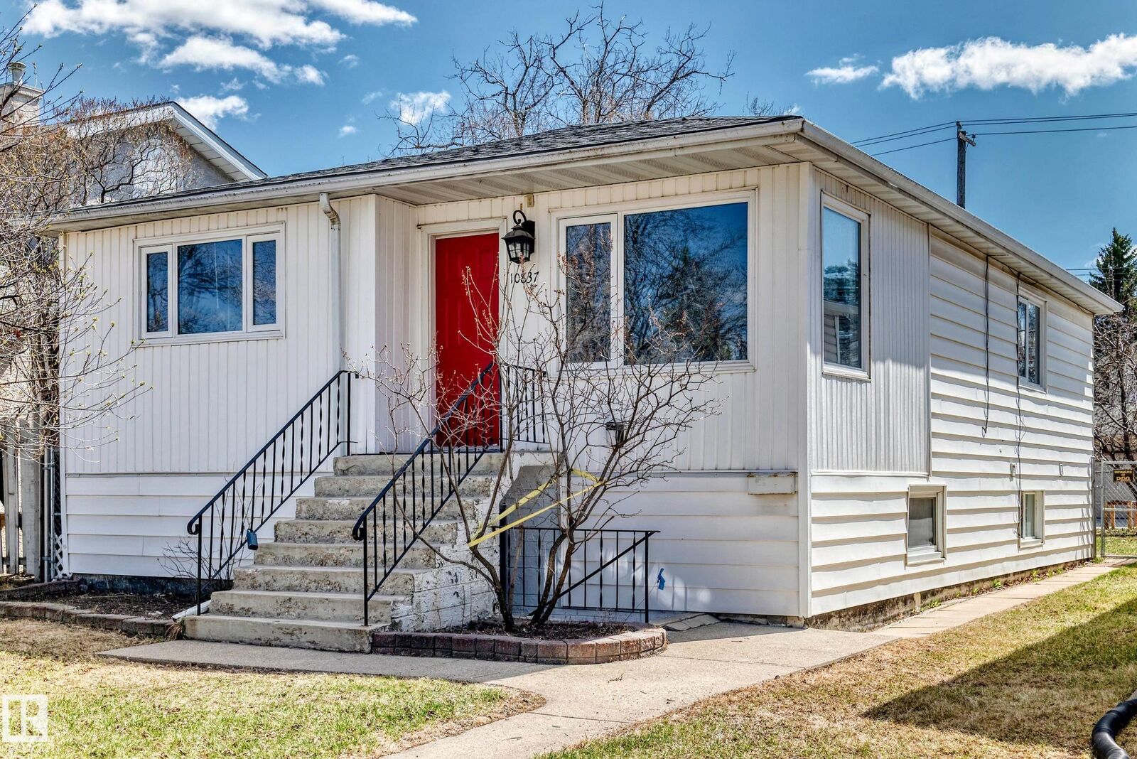 Property Photo:  10837 65 Avenue NW  AB T6H 1V8 