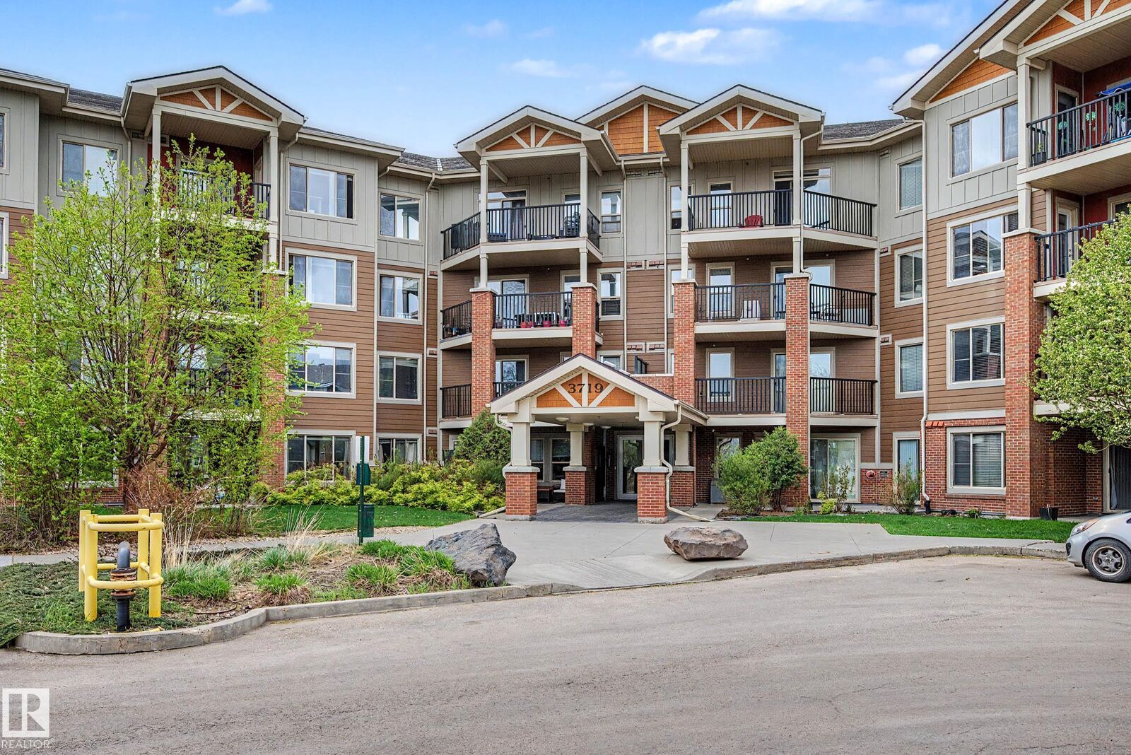 Property Photo:  3719 Whitelaw Lane NW 311  AB T6W 2C3 