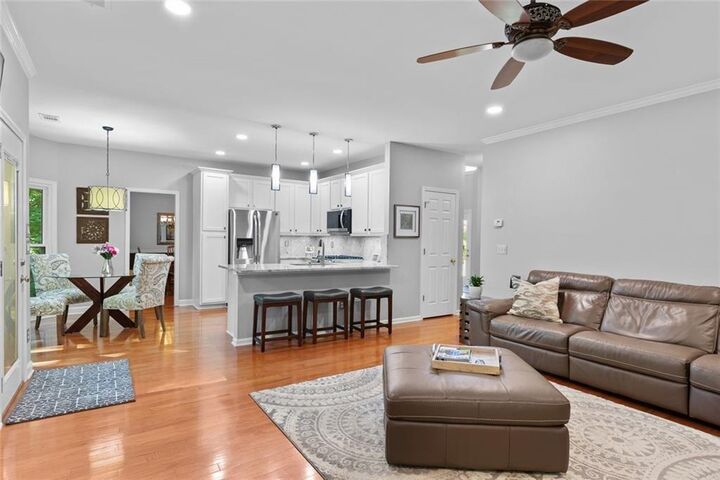 Property Photo: 565 Windermere Park Court GA 30022