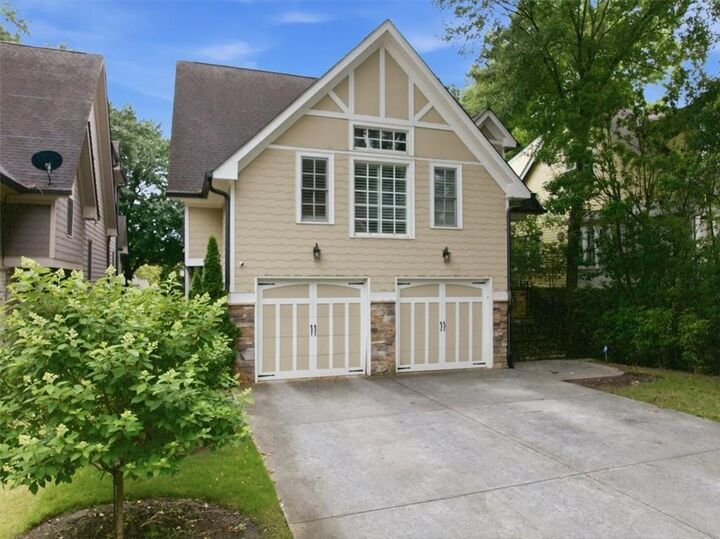 Property Photo:  1041 Pine Grove Avenue NE  GA 30319 