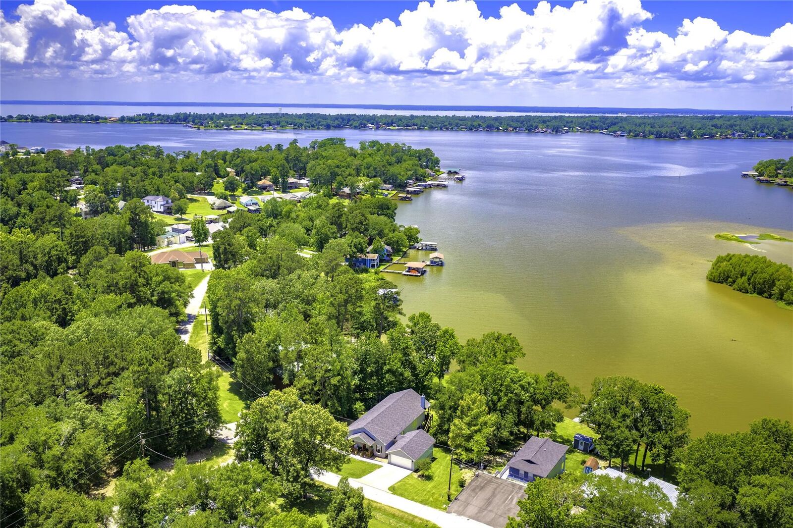 Property Photo: 914 Plum Tree TX 77351