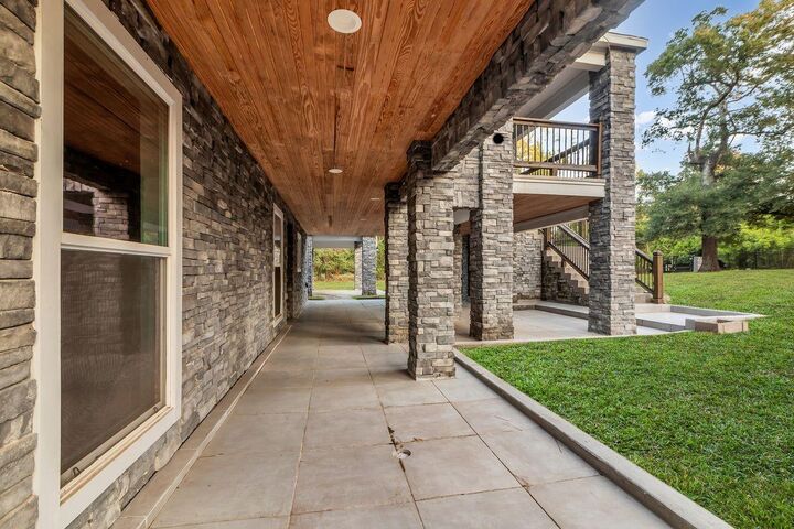 Property Photo:  83 White Oak Drive N  TX 77357 