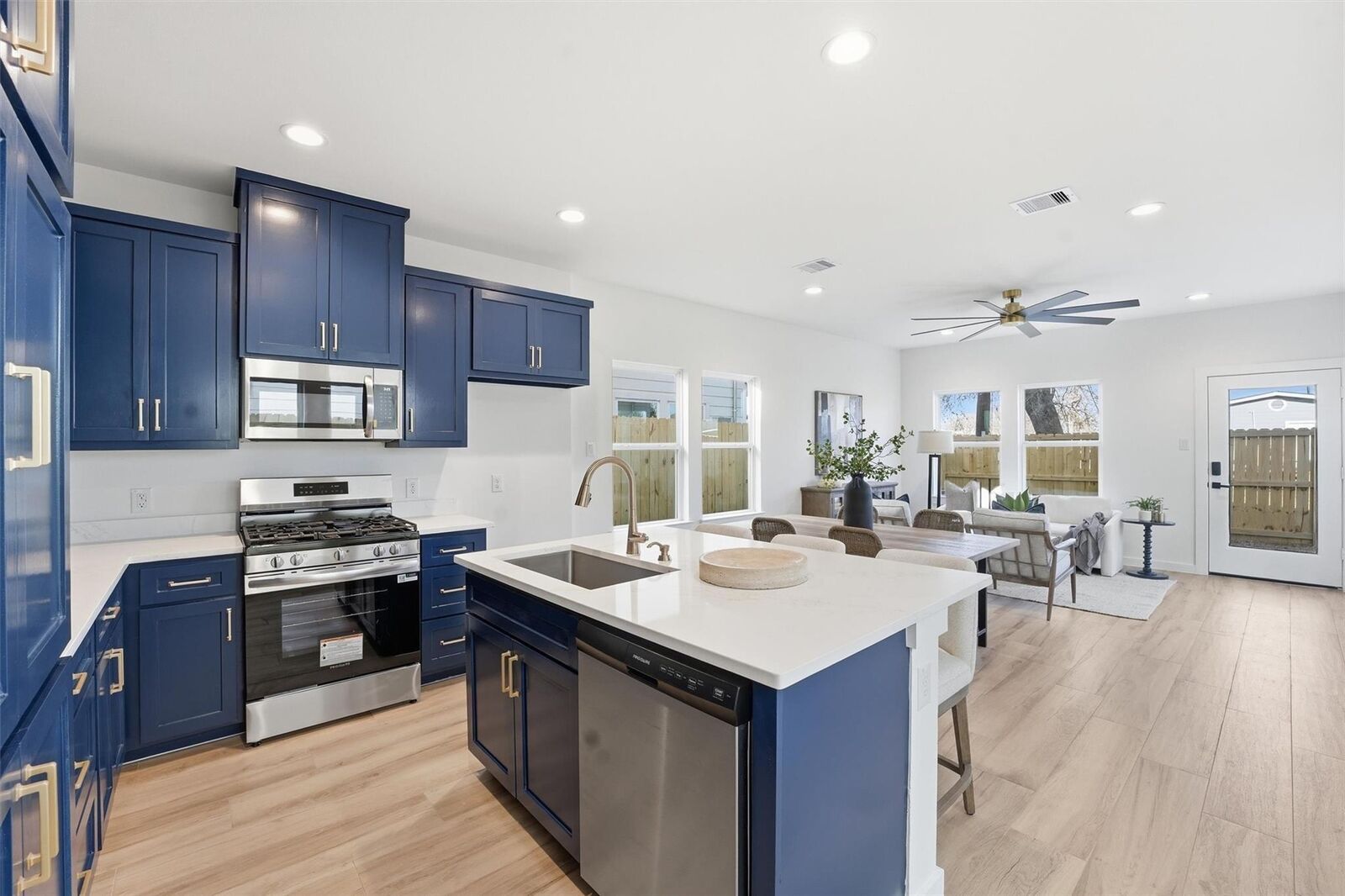 Property Photo:  528 N 4th Street  TX 77571 