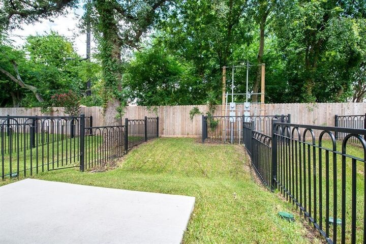 Property Photo: 5115 Briscoe Street A/B TX 77033