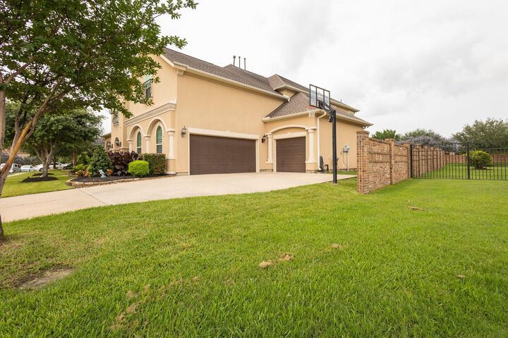 Property Photo: 26310 Katy Springs Lane TX 77494