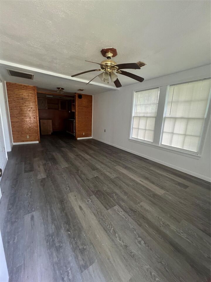 Property Photo: 122 W Pecan Lane TX 77531