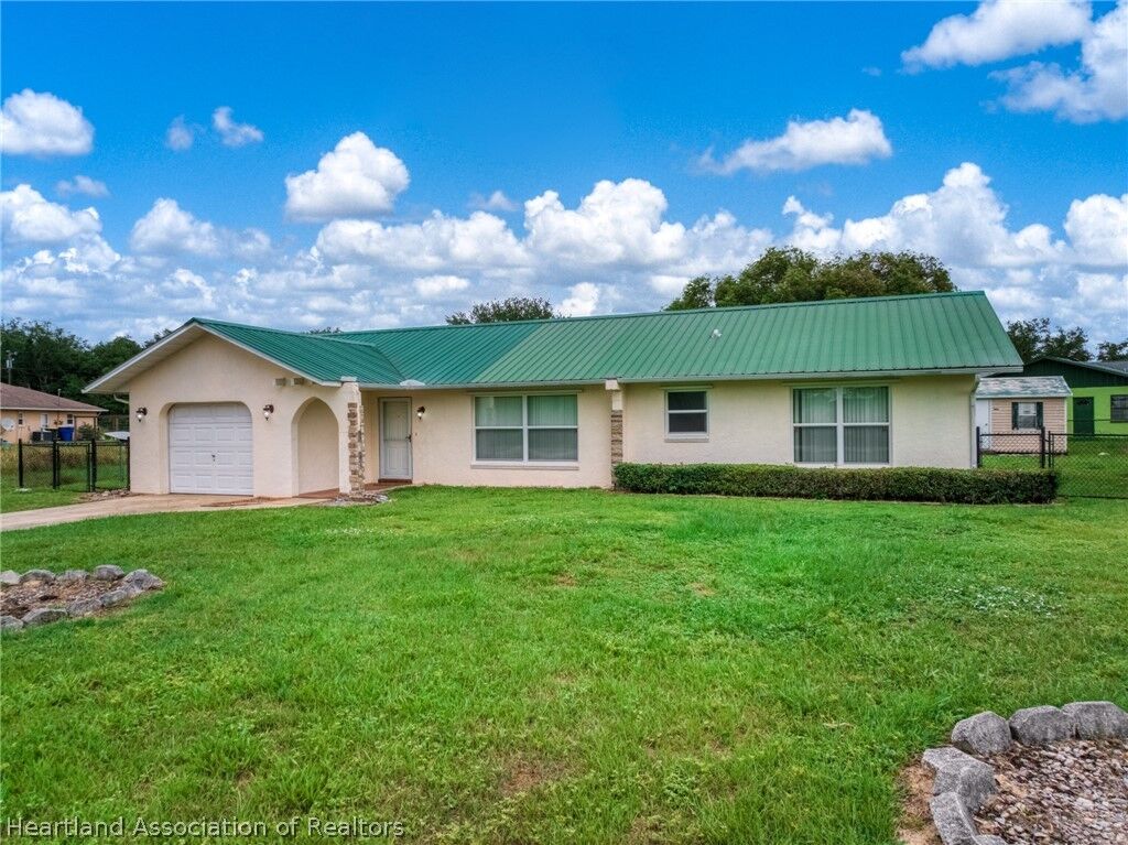 Property Photo: 2830 N Huron Road FL 33825