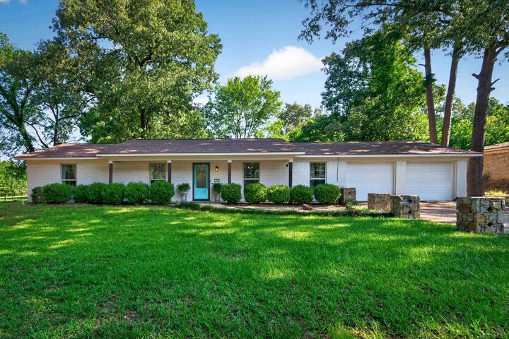 Property Photo:  208 Fairview Dr  TX 75604 