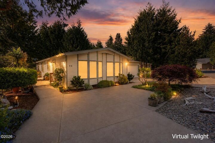 Property Photo:  10 Seagrove Loop  OR 97367 