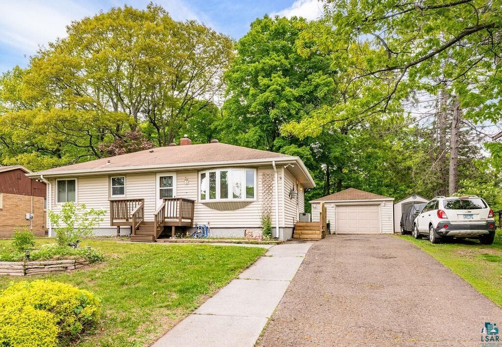 Property Photo:  1724 Warren Ave  MN 55811 