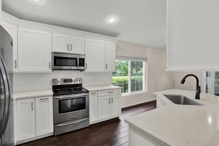 Property Photo:  16002 Robey Court  FL 33647 