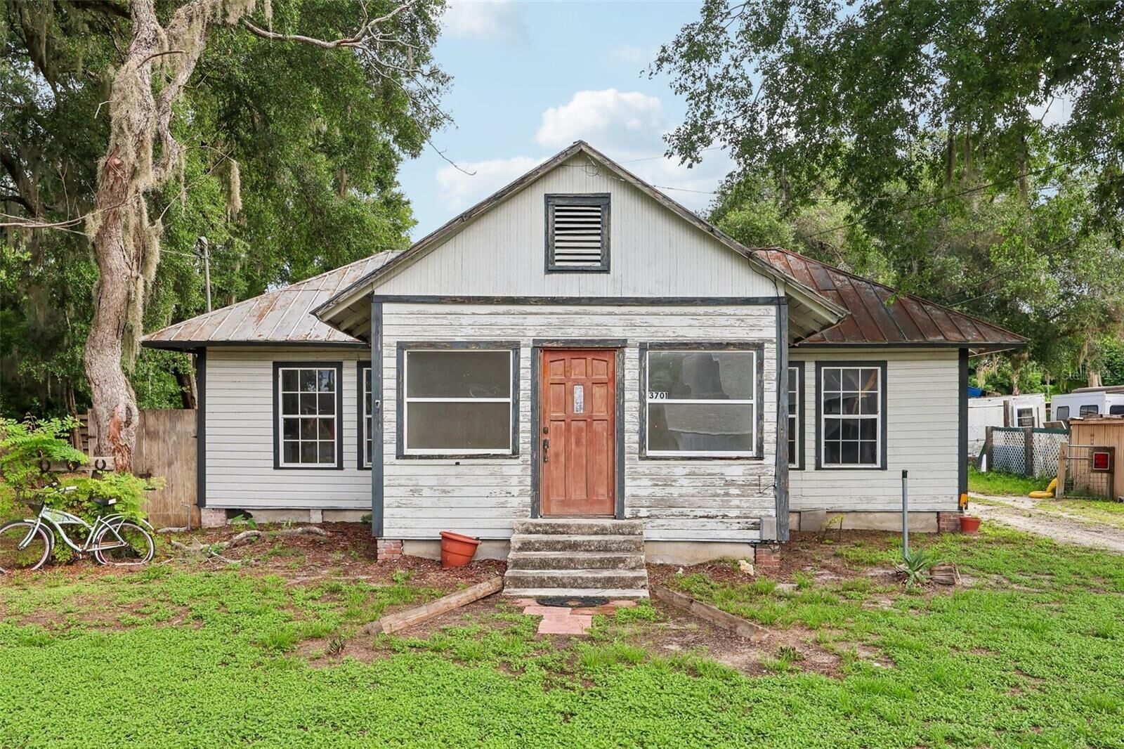 Property Photo: 3701 E Warm Springs Ave FL 33521