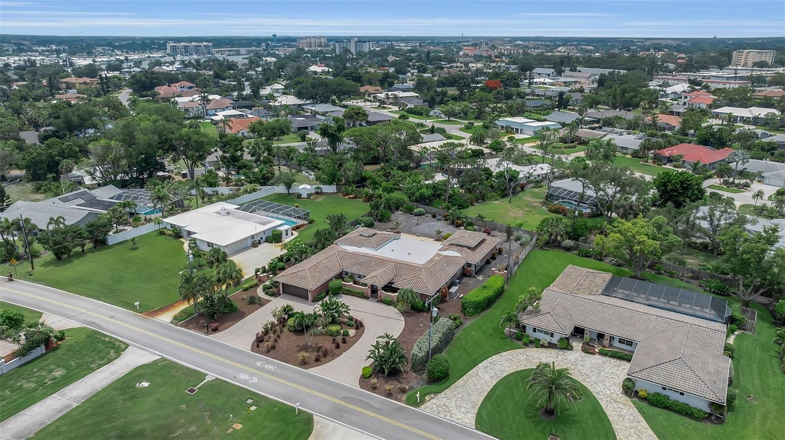 Property Photo:  609 Laguna Drive  FL 34285 