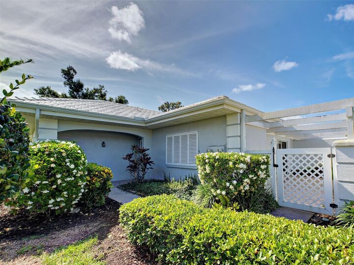 Property Photo: 262 Cerromar Way S 53 FL 34293