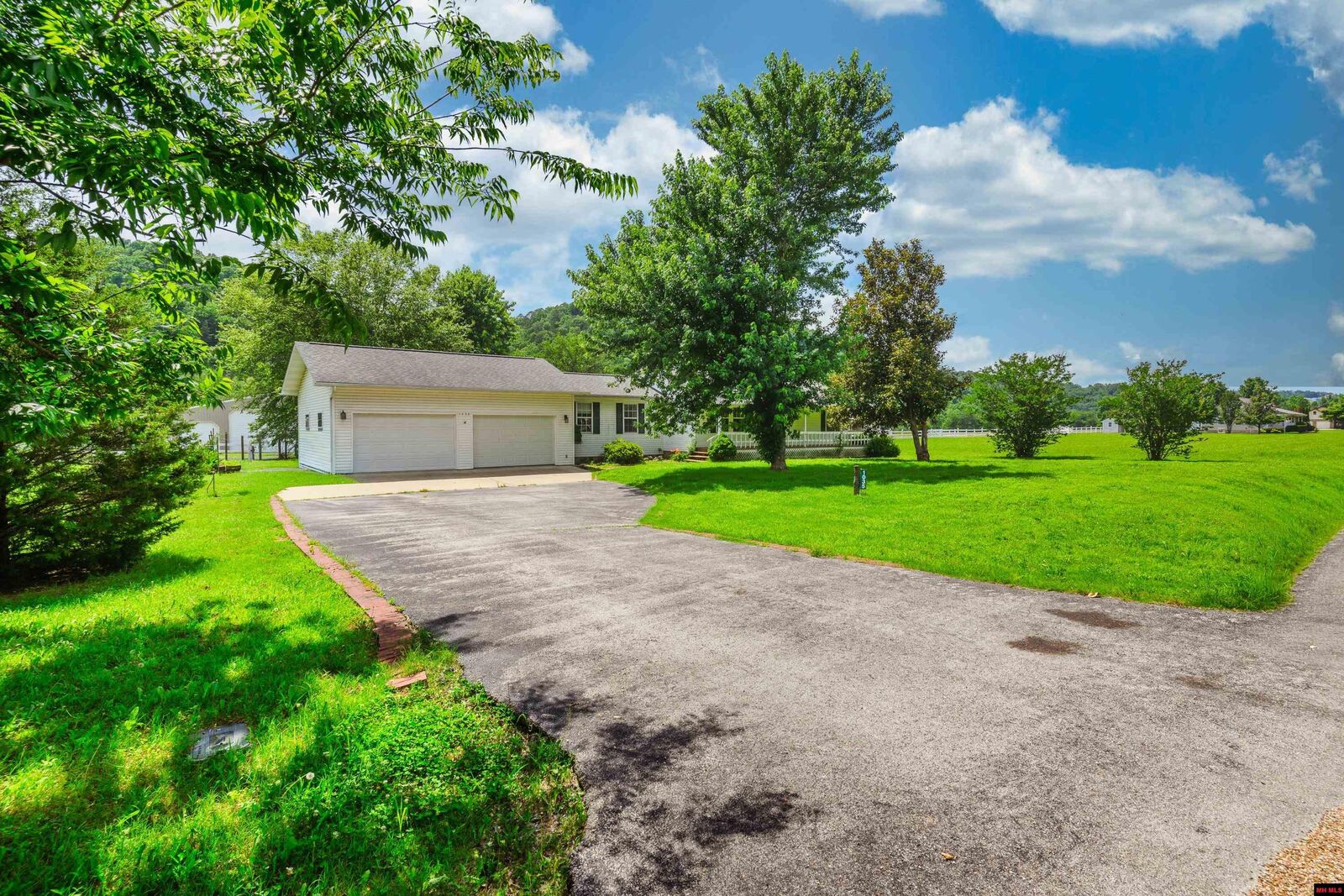 Property Photo:  1035 Riverview Drive  AR 72658 