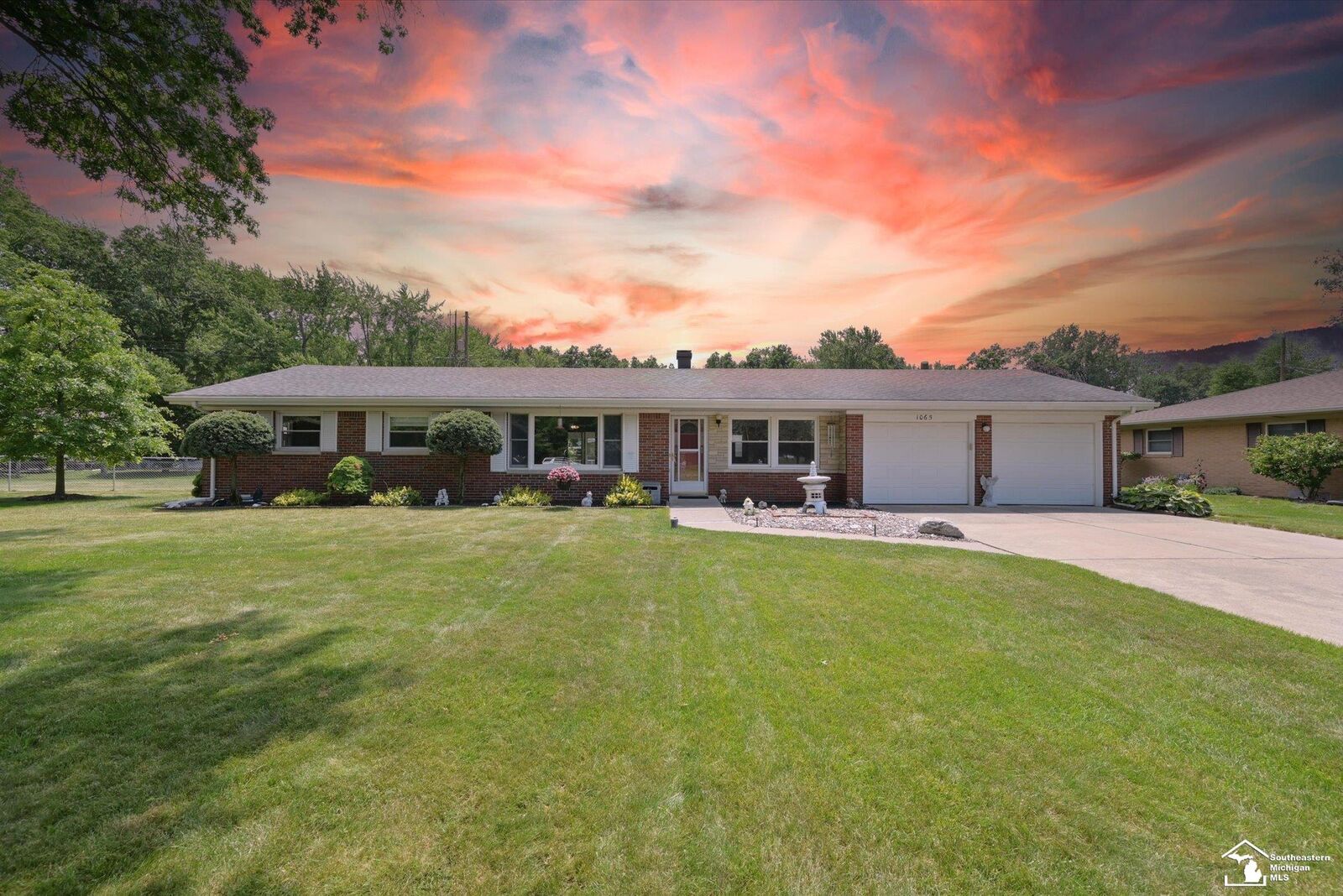 Property Photo:  1065 Valetta Drive  MI 48182-9602 