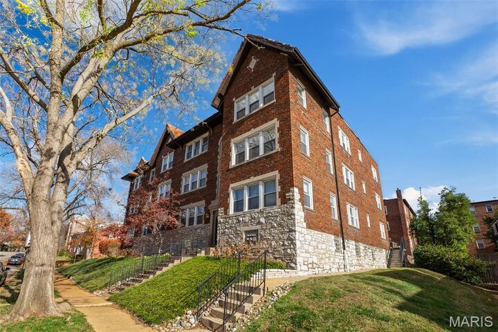 Property Photo:  630 Westwood Drive 2S  MO 63105 