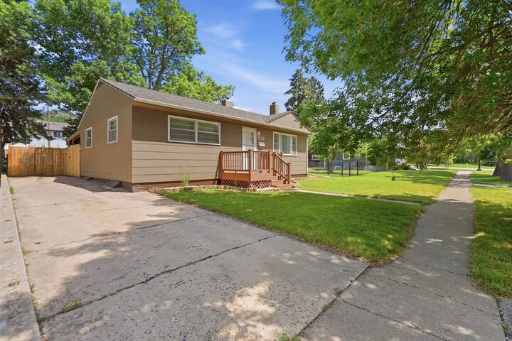 Property Photo:  822 N 10th Street  SD 57783 