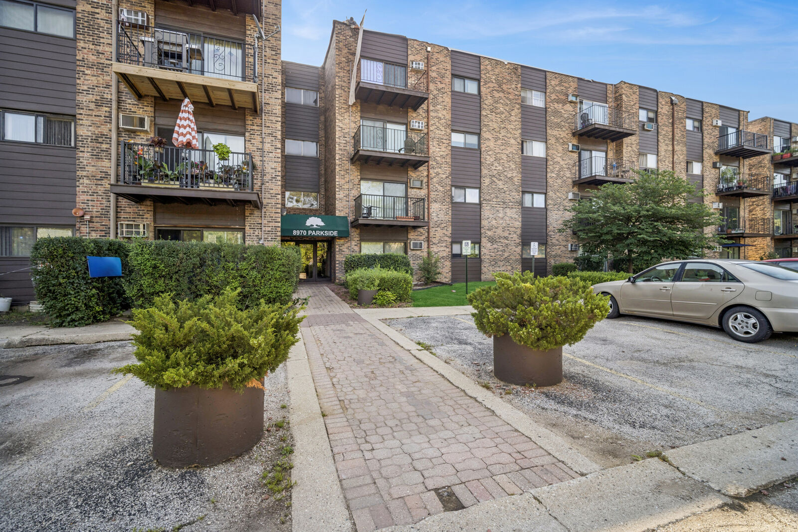 Property Photo:  8970 N Parkside Avenue 104  IL 60016 