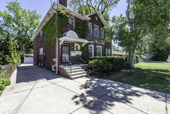 Property Photo: 1609 N Sheridan Road IL 60085