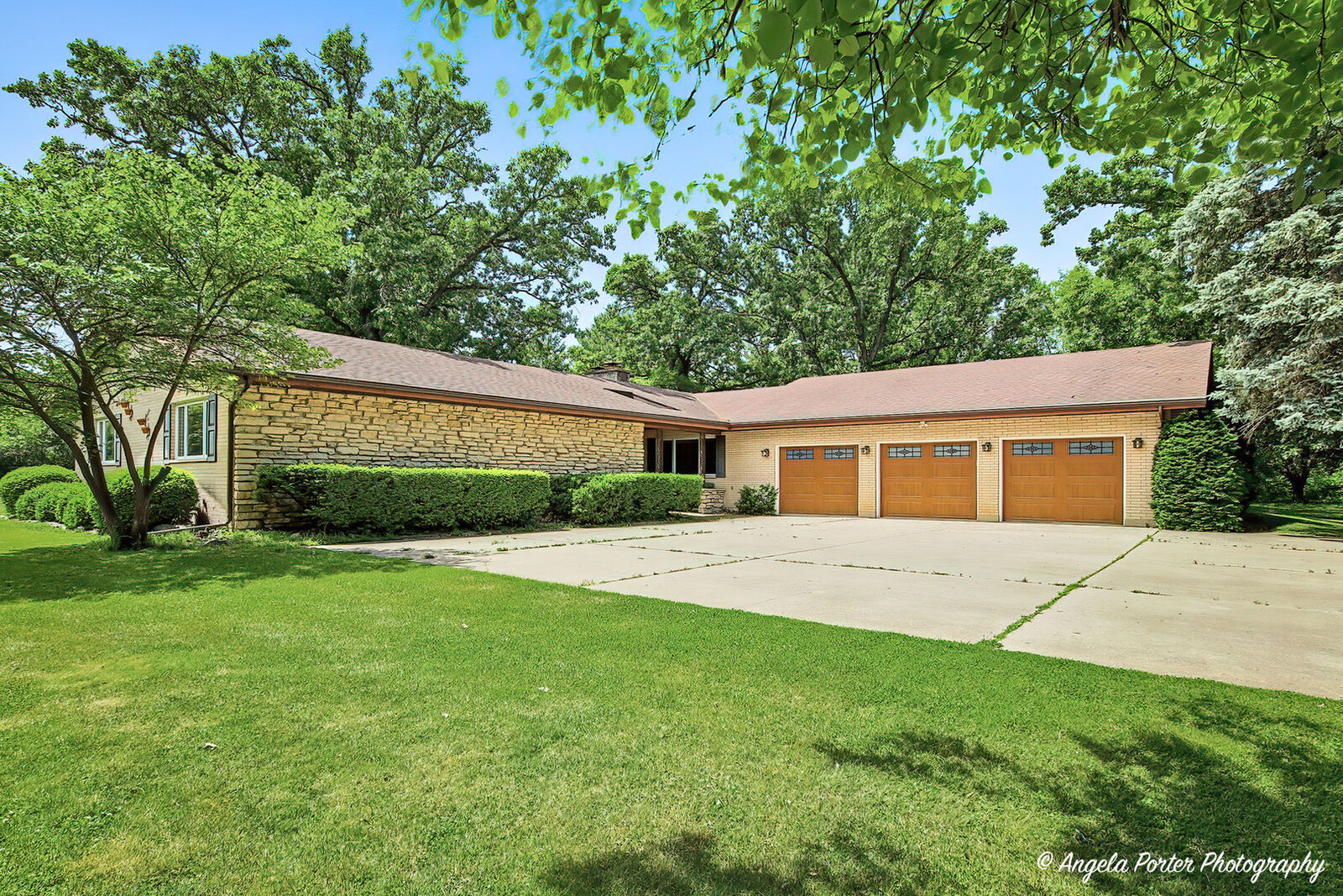 Property Photo:  4121 Miller Oaks Drive  IL 60051 