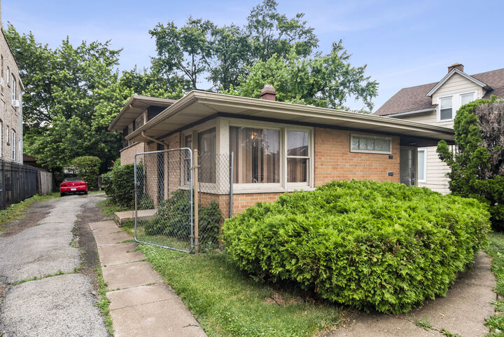Property Photo:  11600 S Hale Avenue  IL 60643 