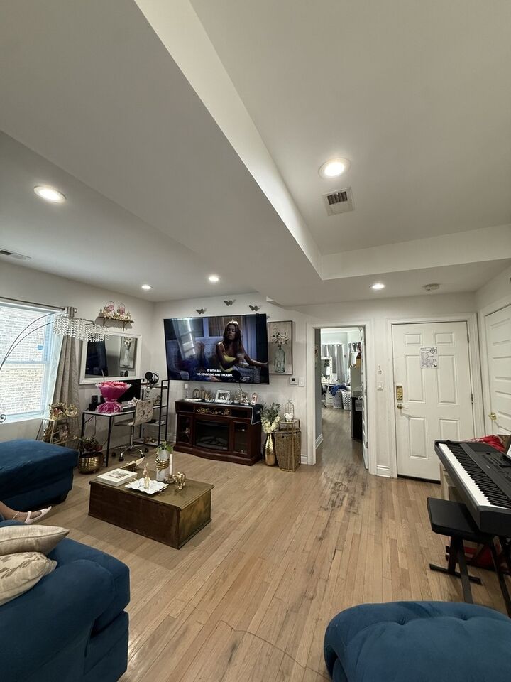 Property Photo:  851 Wentworth Avenue  IL 60409 