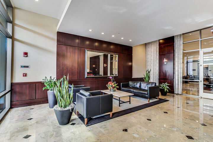 Property Photo: 807 Davis Street 1811 IL 60201