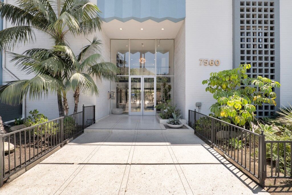 Property Photo: 7560 Hollywood Boulevard 110 CA 90046