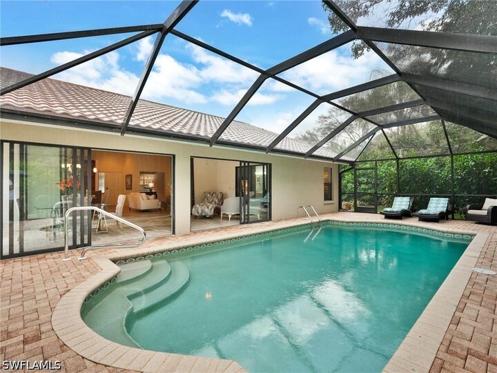 Property Photo: 241 Saint James Way FL 34104