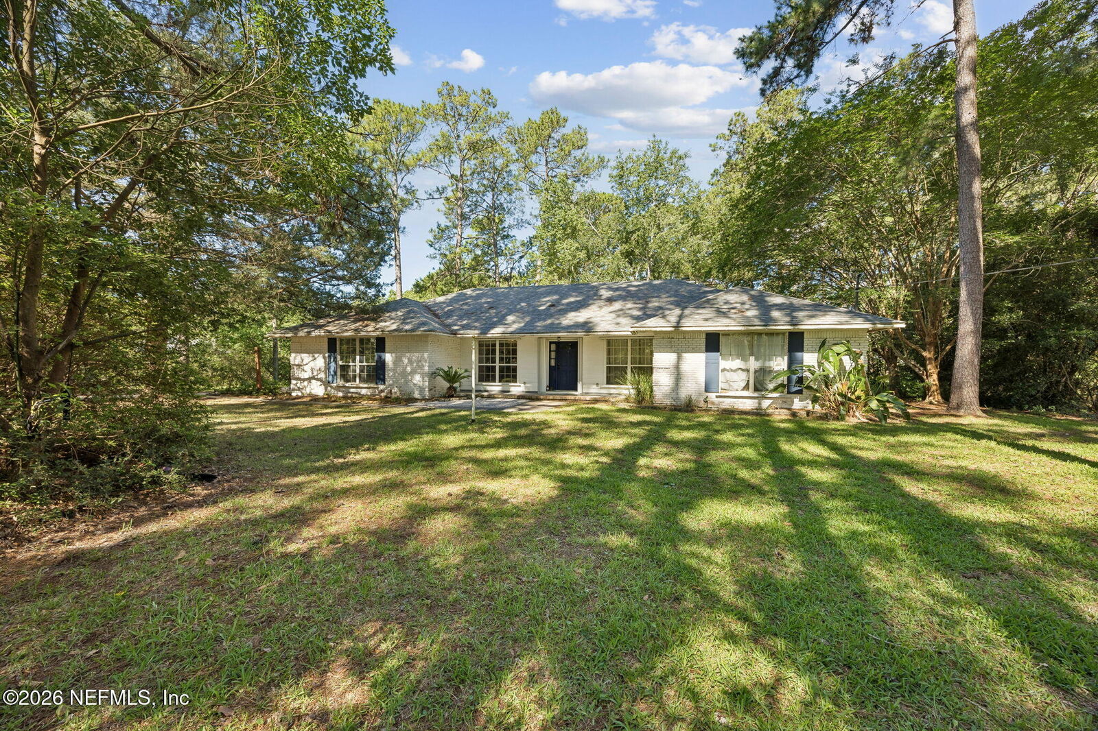 Property Photo: 17240 Holmes Mill Avenue FL 32226