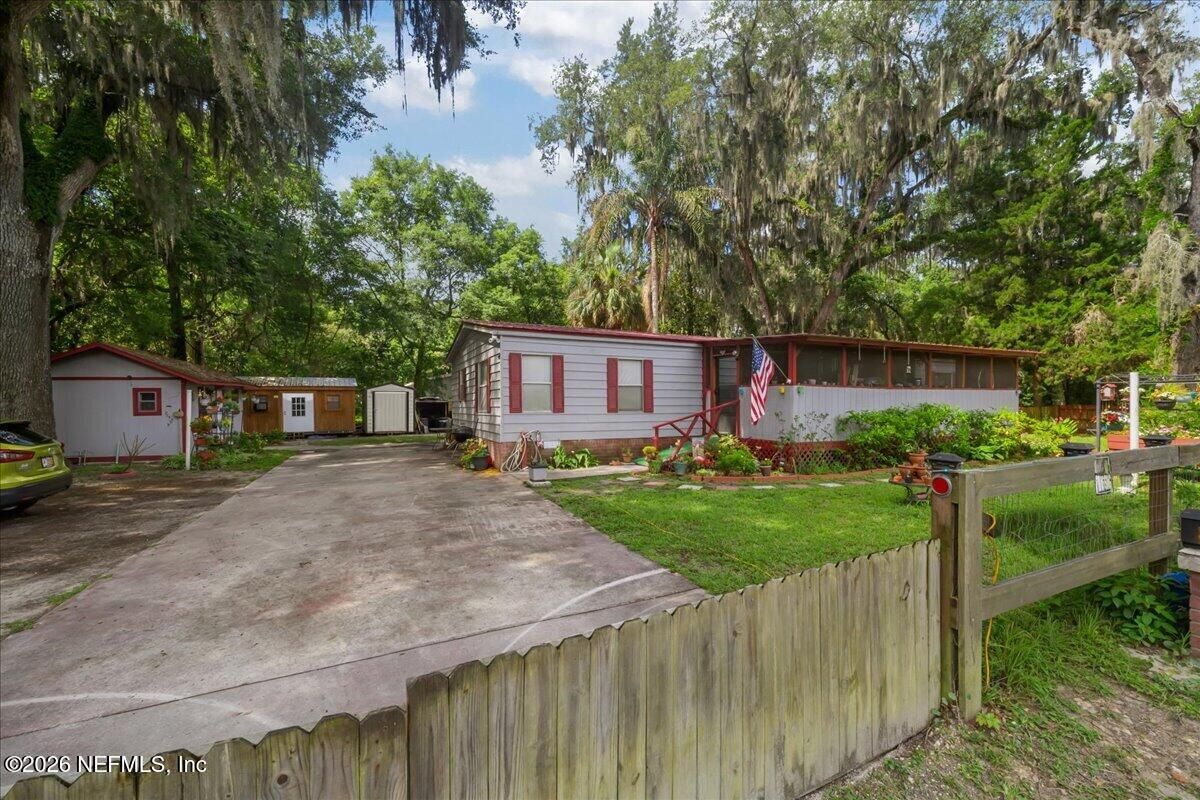 Property Photo: 3429 Balsam Street FL 32177