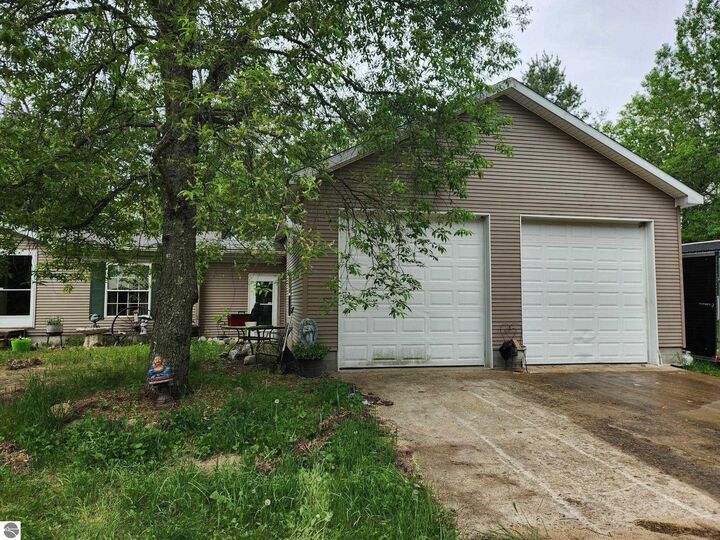 Property Photo: 5948 Kniss Road MI 49646