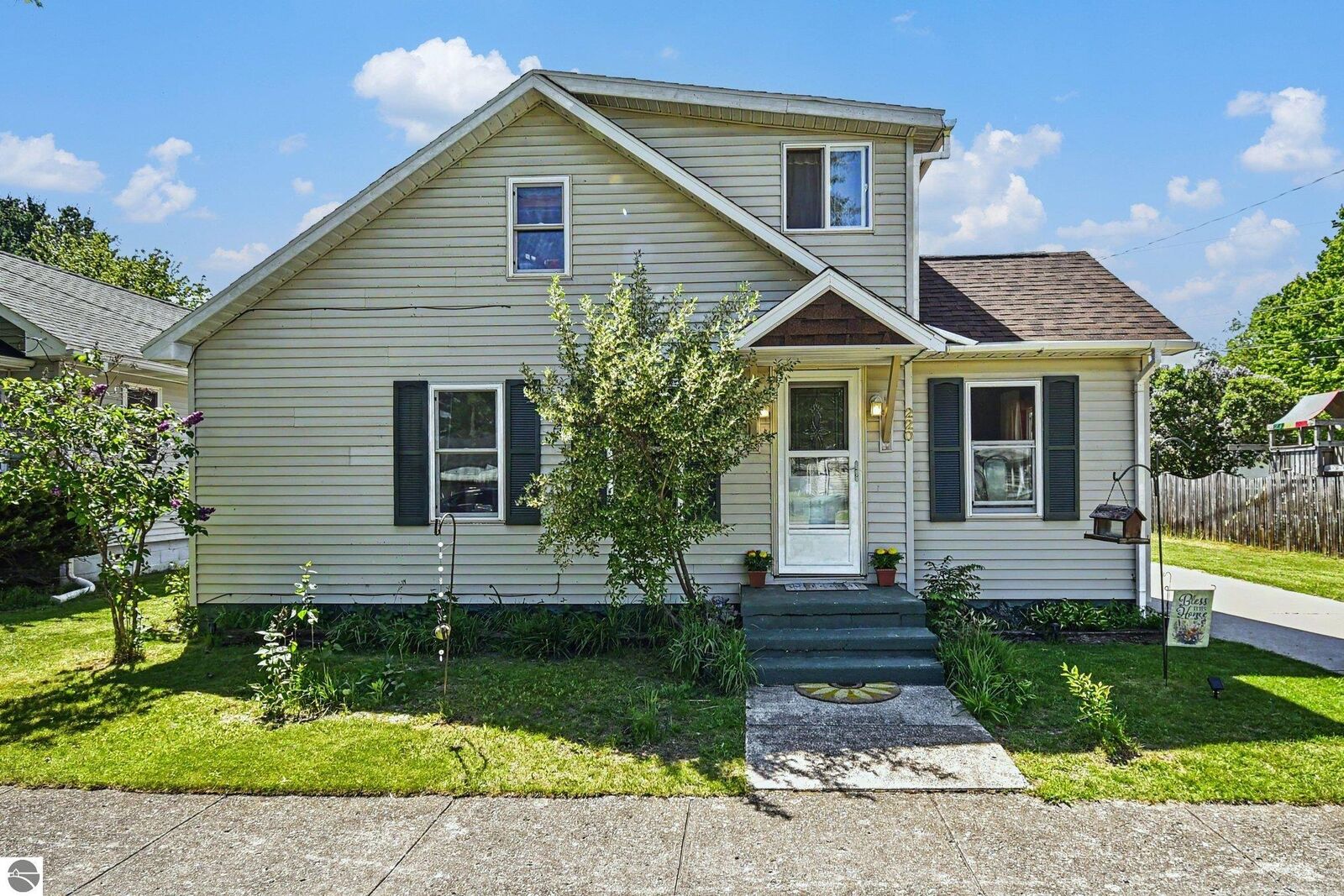 Property Photo: 220 2nd Avenue MI 48763