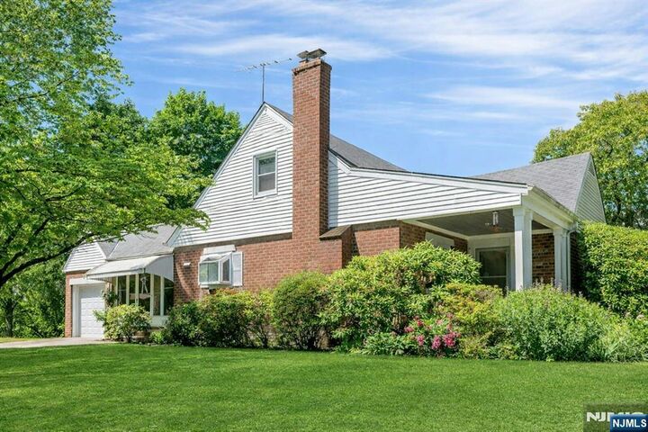 Property Photo:  389 Bergen Boulevard  NJ 07649 