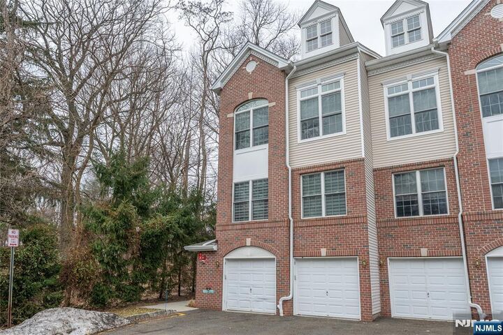 Property Photo:  1 Ashley Court 701  NJ 07506 
