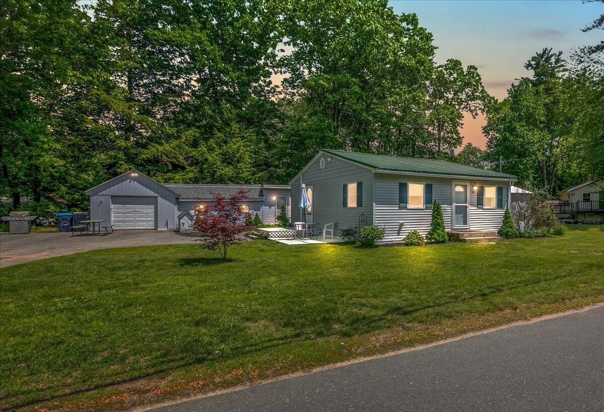 Property Photo:  22 Collette'S Grove Road  NH 03038 