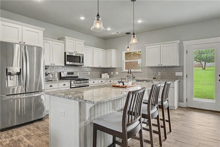 Property Photo:  515 Oak Run Lane  AR 72718 