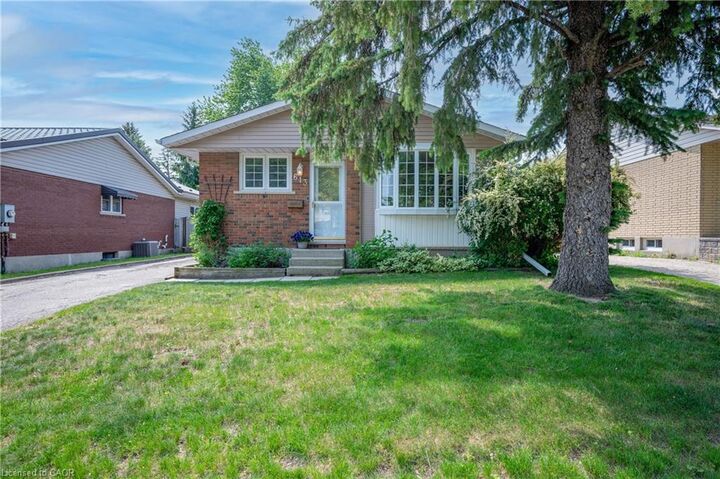 Property Photo:  613 Dogwood Lane  ON N2L 4Y2 