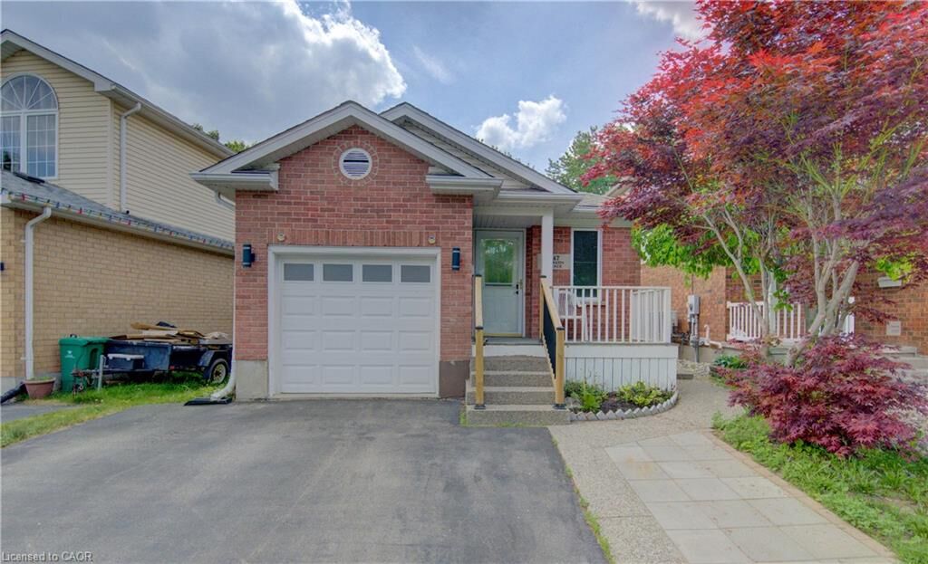 Property Photo:  347 Keewatin Avenue  ON N2B 3W2 