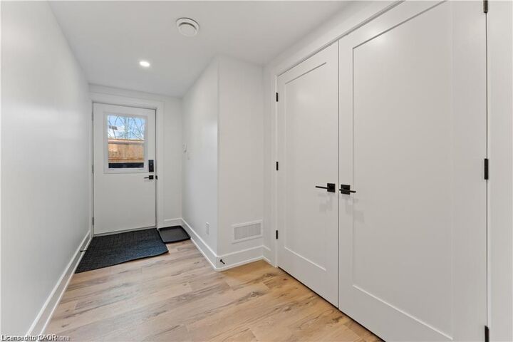 Property Photo:  14 Gore Estate Court A  ON N0B 1E0 