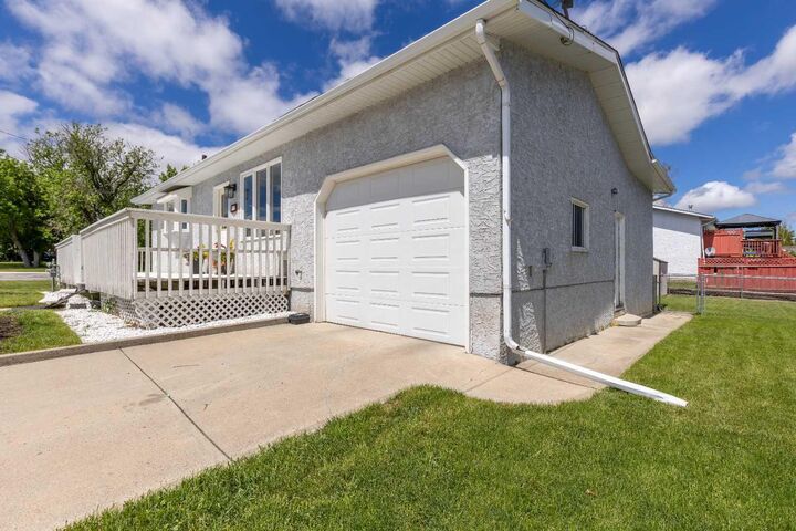 Property Photo: 593 3 Avenue W AB T0K 0K0