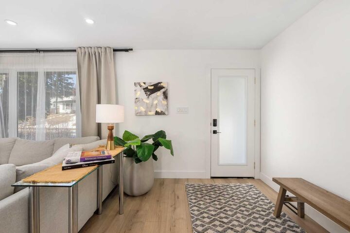Photo de la propriété:  824 Canna Crescent SW  AB T2W 1N9 