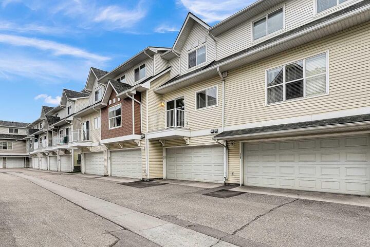 Property Photo: 207 McKenzie Towne Gate SE AB T2Z 4G2