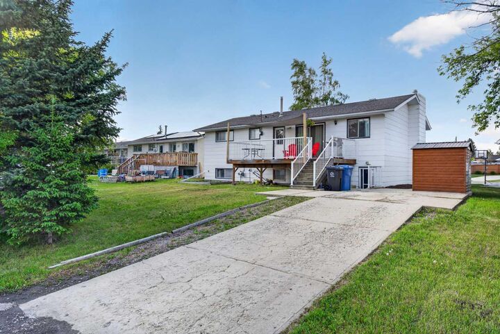 Property Photo: 571 8 Street SE AB T0M 2A0