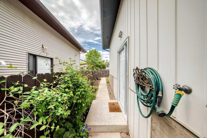 Property Photo:  5233 17 Avenue NW  AB T3B 4N6 