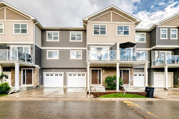 709 Skyview Ranch Grove NE — photo 1