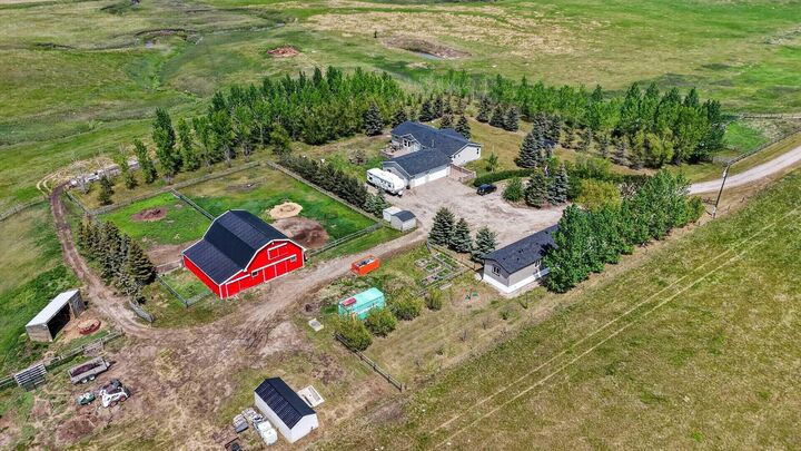 Property Photo:  254052 Hwy 21  AB T1P 0K7 
