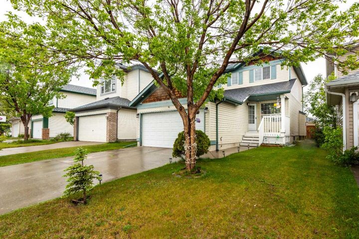 Property Photo:  7820 Laguna Way NE  AB T1Y 7G8 